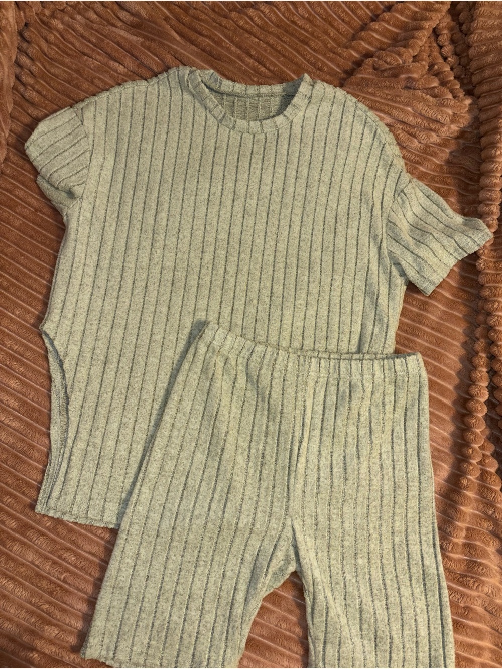 Soft Ribbed Women’s Set in Light Green